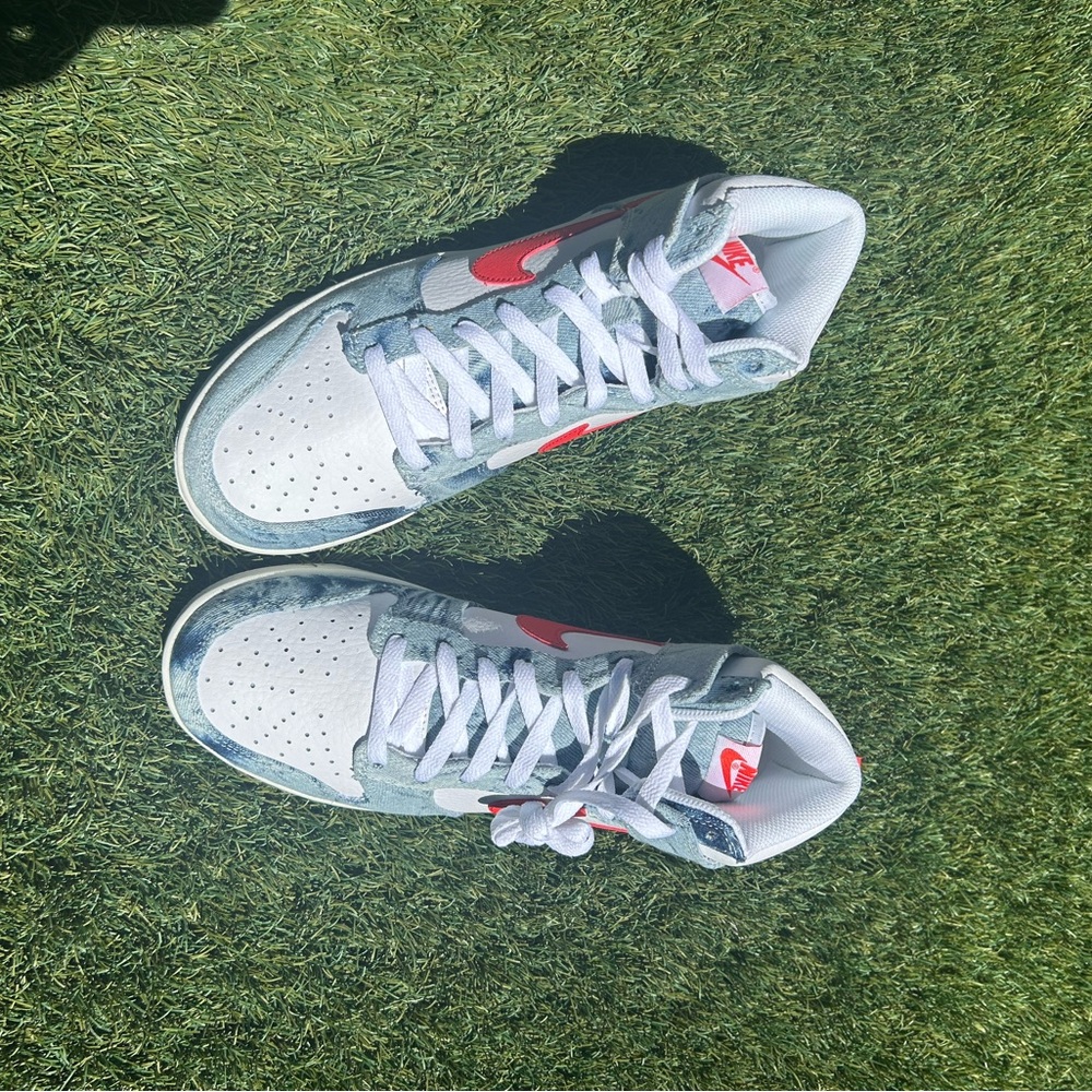 Nike High-Top Sneakers in White, Blue, and Red - New With Box - Picture 4 of 7